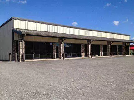 Magasin de vente au détail de cadres en acier